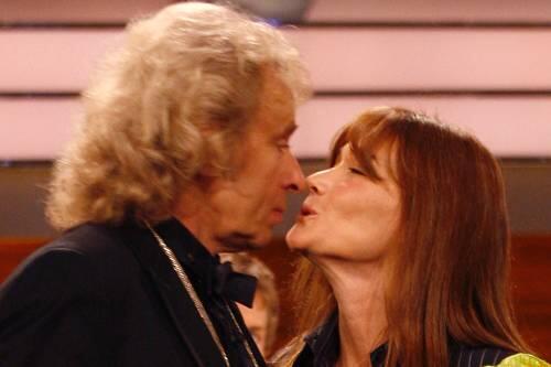 Madame Bruni schließt verzückt die Augen, Thomas Gottschalk zögert noch.