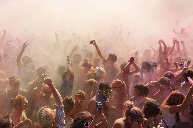 Bunte Farbschlacht in Riem: Bei den Hindus eine kulturelle Tradition, in München ein Heidenspaß!