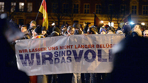 Pegida-Anhänger bei der Kundgebung am 22. Februar 2016.