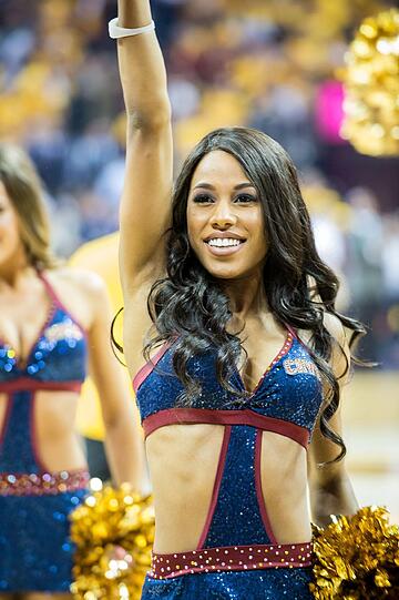 Im ersten Duell der NBA-Finalserie gingen die Cleveland Cavaliers gegen die Golden State Warriors unter. In jeder Hinsicht obenauf: die Cheerleader der Cavs! Sehen Sie selbst - die Bilder...