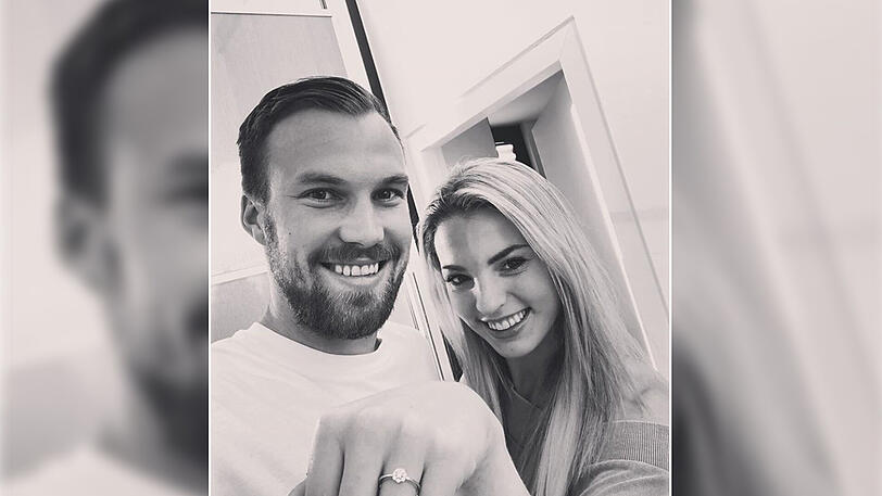 Strahlen um die Wette: Kevin Großkreutz und Verlobte Caro.