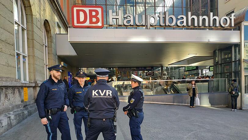 Bei einer Großkontrolle am Donnerstag waren am Hauptbahnhof rund 250 Polizisten im Einsatz. 460 Menschen wurden kontrolliert, drei in Gewahrsam genommen.