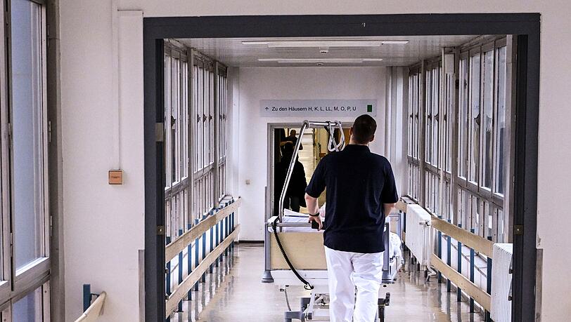 Essstörungen sind eine ernste Krankheit, teilweise müssen Patientinnen und Patienten im Krankenhaus behandelt werden. (Symbolbild)
