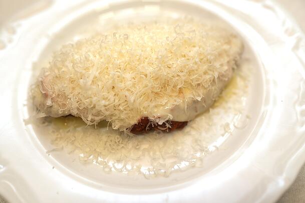 Ein typisch italo-amerikanisches Gericht: "Chicken Parm" (18,50 Euro).