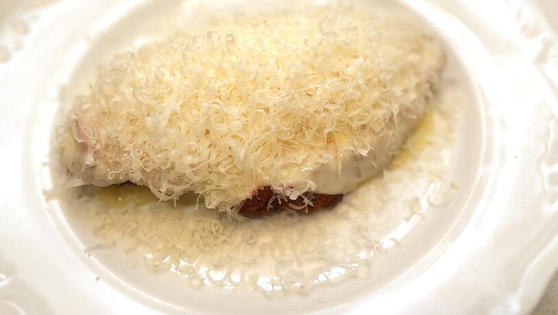 Ein typisch italo-amerikanisches Gericht: "Chicken Parm" (18,50 Euro).