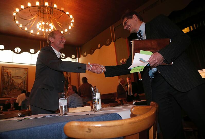 Ein Grüß Gott an Schatzmeister Heinz Schmidt.