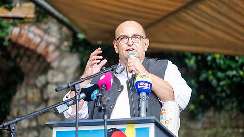 Gleich drei Adventswochenenden hintereinander hat die AfD in Bayern für ihre Listenaufstellung zur Bundestagswahl geblockt - erfahrungsgemäß gibt es bei der AfD immer einen großen Rede- und Diskussionsbedarf. (Archivbild)