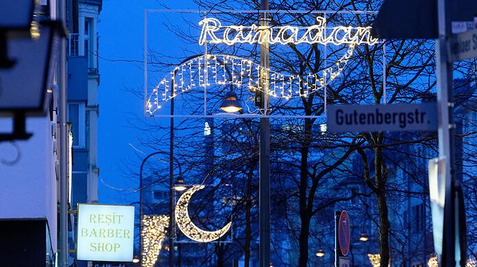 Ähnlich wie hier in Köln soll auch in München zu Ramadan festliche Beleuchtung zu sehen sein. (Archiv)