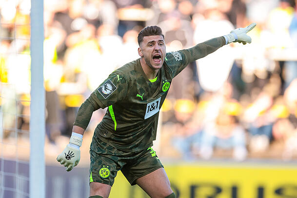 Marcel Lotka stand seit Sommer 2022 bei Borussia Dortmund unter Vertrag, dieser endet nun. Nach AZ-Infos steht der 24-Jährige auf der Löwen-Liste als Nachfolger für den abgewanderten Marco Hiller. Marcel Lotka stand seit Sommer 2022 bei Borussia Dortmund unter Vertrag, dieser endet nun. Nach AZ-Infos steht der 24-Jährige auf der Löwen-Liste als Nachfolger für den abgewanderten Marco Hiller.