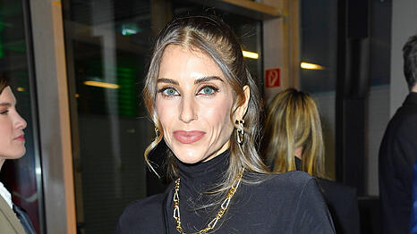 Cathy Hummels erz&auml;hlt vor laufender Kamera eine L&uuml;ge. Mehrere Promis kommen ihr auf die Schliche.