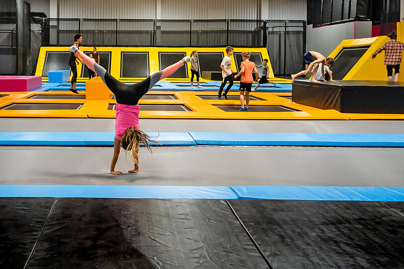 Mit Platz für über 200 Springer gleichzeitig steht die MAXX Arena für Fun, Fitness, Vielfalt und Style.