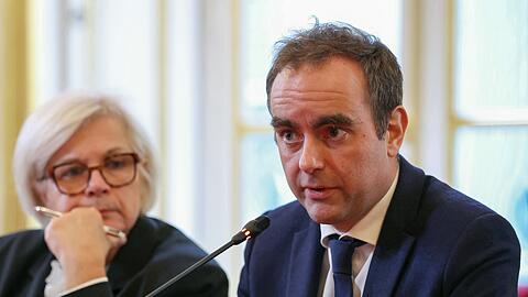 Frankreichs Premier hat die neue Regierung zur Überwindung der politischen Krise im Land aufgerufen.