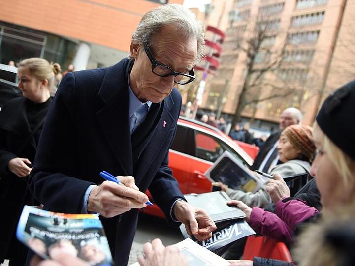 Die ersten Stars geben schon fleißig Autogramme: Der britische Schauspiler Bill Nighy spielt im Eröffnungsfilm "The Kindness of Strangers" den Besitzer eines russischen Restaurants.