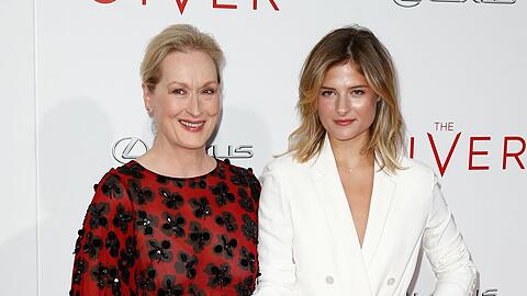 Meryl Streeps jüngste Tochter Louisa Jacobson Gummer ist ebenfalls Schauspielerin. Sie ist durch ihre Rolle der Marian Brook in der Serie "The Gilded Age" bekannt.