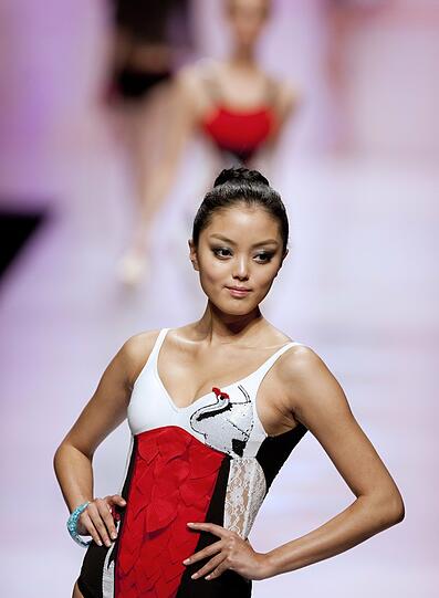 Knappe Bikinis, süße Mädchen: Die Fashion Week in Peking.