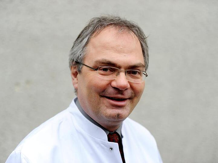 Der Virologe Fickenscher hält die Wiedereinführung von Schulunterricht ohne Abstandsregeln in der Corona-Krise gerade vor den Sommerferien für einen guten Zeitpunkt.