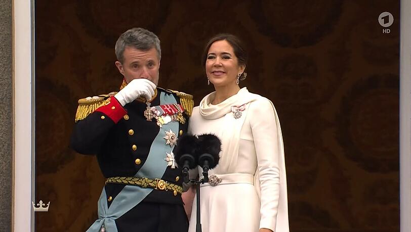 Das Königspaar: König Frederik X. bekommt emotionale Unterstützung von seiner Frau Das Königspaar: König Frederik X. bekommt emotionale Unterstützung von seiner Frau