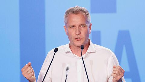 Der Bundestagsabgeordnete Petr Bystron (AfD) spricht bei der Europawahlversammlung der AfD.