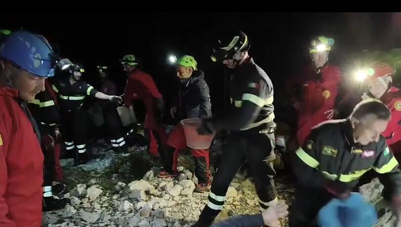 Seit Sonntagnachmittag sitzt der Mann in der H&ouml;hle fest.