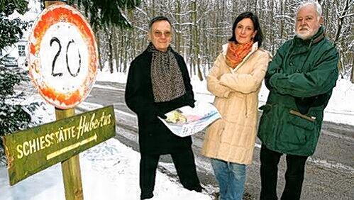 Die Anführer der Initiative (v.l.): Heinz Kuhnert, Edith Schleicher und Dieter Schöne an der Schießanlage Hubertus. Die Anführer der Initiative (v.l.): Heinz Kuhnert, Edith Schleicher und Dieter Schöne an der Schießanlage Hubertus.