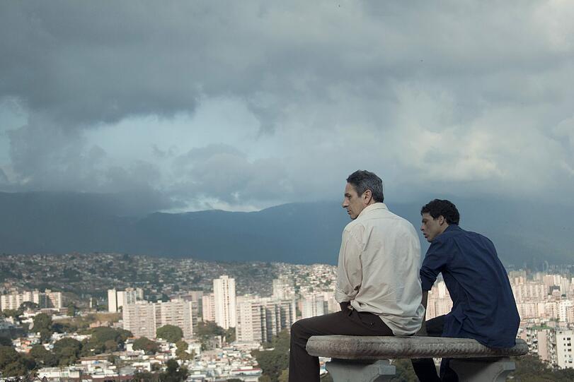 Klassen- und Altersunterschied und verscheiden Vorstellung von Sexualität: Alfredo Castro und Luis Silva (li.) in "Desde Alla", deutsch: "Caracas, eine Liebe"