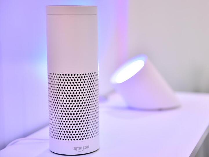 Der Lautsprecher Amazon Echo auf der Internationalen Funkausstellung in Berlin.