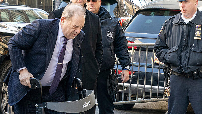 Harvey Weinstein wurde am Montag in New York schuldig gesprochen Harvey Weinstein wurde am Montag in New York schuldig gesprochen