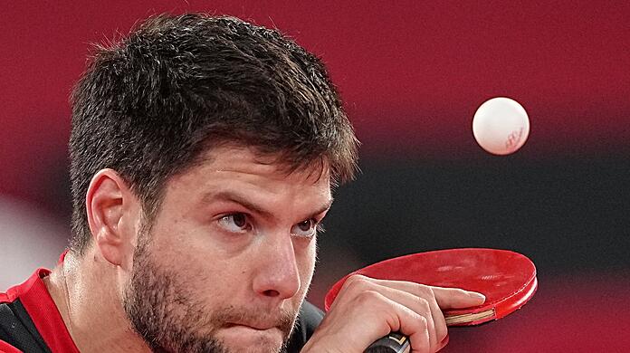 Dimitrij Ovtcharov aus Deutschland im Spiel gegen den Taiwanesen Lin.