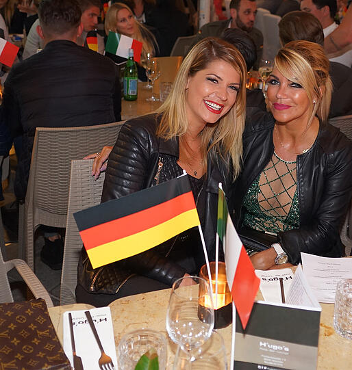 Hunderte feierten den Einzug ins Halbfinale im H'ugo's