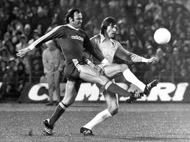 Im April 1977 kassieren die Bayern die deftigste Niederlage der Vereinsgeschichte gegen den Hamburger SV. Mit 0:5 geht das Münchner Star-Ensemble um Franz Beckenbauer und Sepp Maier im Hamburger Volkspark unter.