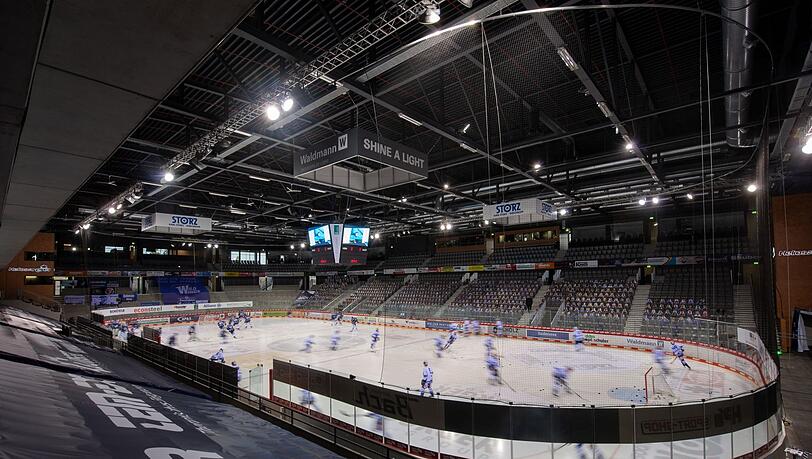 Eishockeyspieler in der Helios Arena.