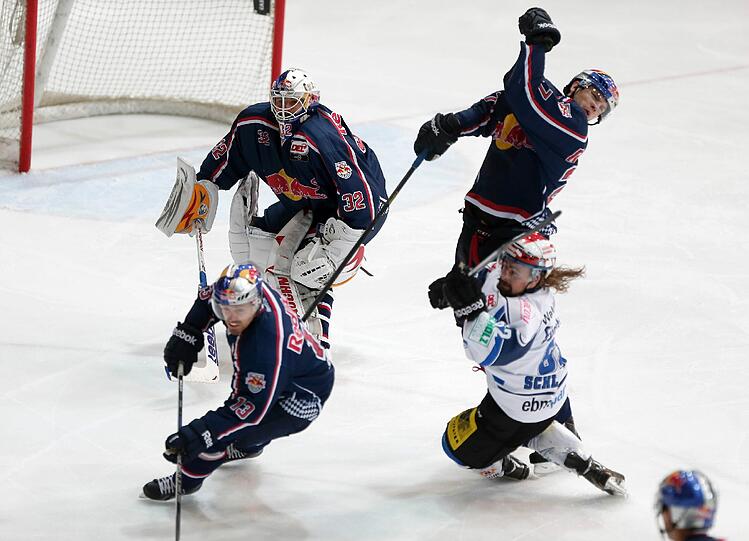 Der EHC red Bull München verlor gegen Schwenningen mit 5:6 nach Penaltyschießen.