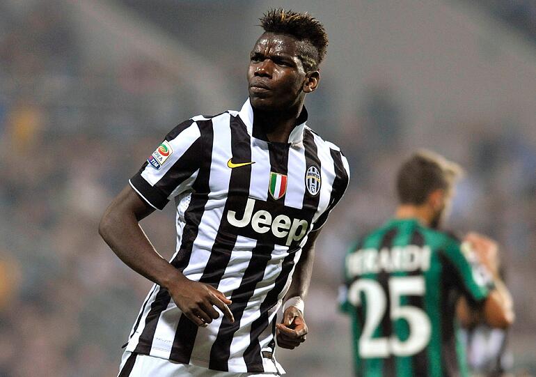 Paul Pogba  (Juventus Turin): «Das ist kein Angriff auf Paris, das ist eine weitere Attacke auf die Menschheit. Menschen aus einigen Religionen und Ländern hassen die Freiheit und die Werte des Westens. Sie wollen herkommen, um andere Menschen zu töten. Diese Terroristen werden wir besiegen. Die Kraft der Franzosen und der ganzen Welt muss steigen. Steht auf und sagt nein zu diesen Terroristen und Religionen. Baut keinen Hass auf, seid gute Menschen und verändert die Welt positiv.»