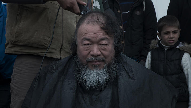 Ai Weiwei tritt in seinem Film auch vor die Kamera. Ai Weiwei tritt in seinem Film auch vor die Kamera.