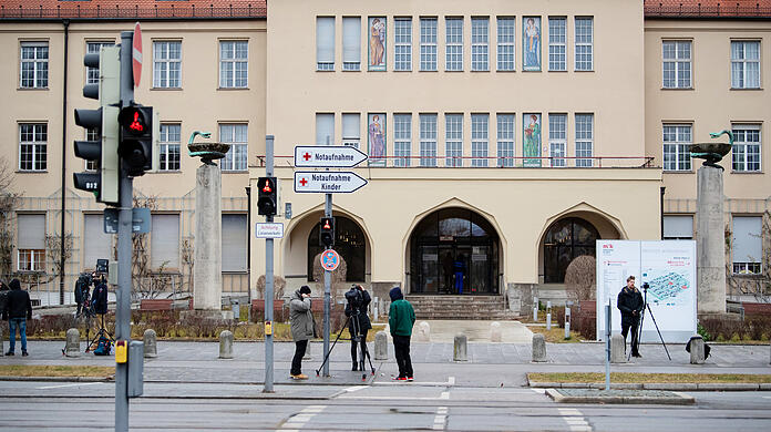Die städtischen Krankenhäuser in München – wie das Klinikum Schwabing – stoßen bei der Bekämpfung der Corona-Pandemie an ihre Grenzen. (Archivbild)