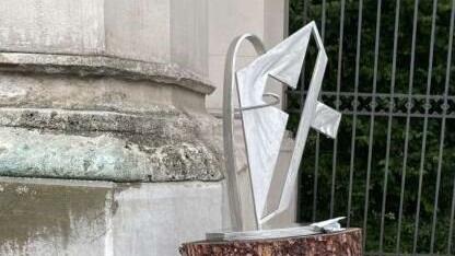 Diese Skulptur des Kreuzwegs stand in den Arkaden der Ludwigskirche.