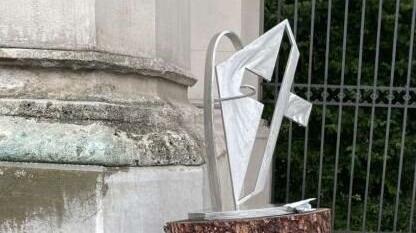 Diese Skulptur des Kreuzwegs stand in den Arkaden der Ludwigskirche.
