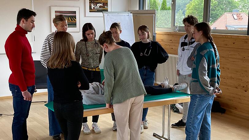 Junge Ärztinnen und Ärzte bei der Fortbildung im Bayerischen Wald