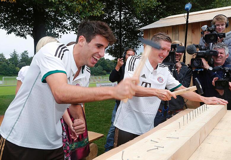 Das neue Wiesn-Trikot des FC Bayern für das Oktoberfest 2013: Die Bilder von der offiziellen Präsentation