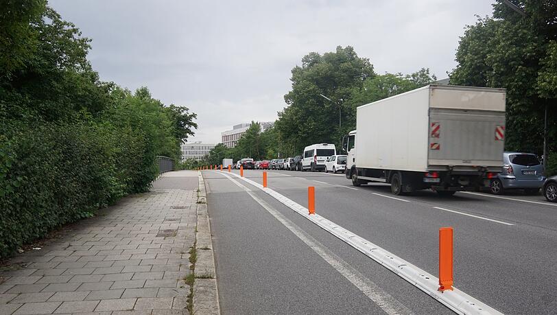 Im westlichen Teil testet die Stadt die Klemmfix-Leitschwellen. Im westlichen Teil testet die Stadt die Klemmfix-Leitschwellen.