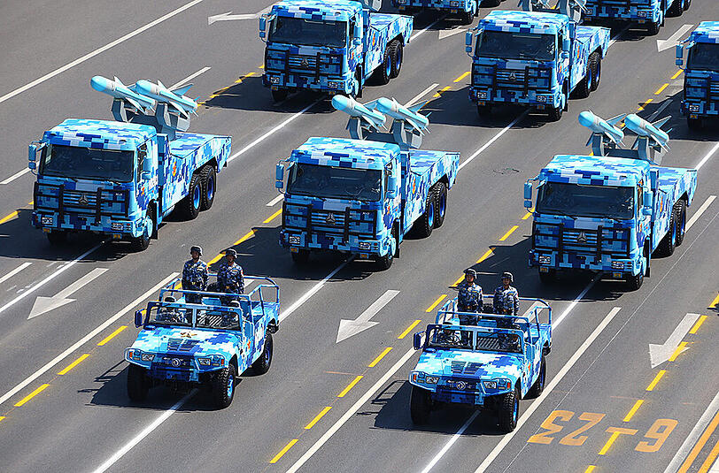 Bei der größten Militärparade seiner Geschichte hat China seine neuen Superwaffen präsentiert.