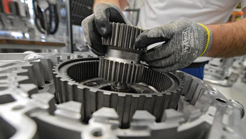 Nach einer Delle im September legten die Bestellungen im deutschen Maschinenbau im Oktober gegenüber dem Vorjahreszeitraum preisbereinigt um 12 Prozent zu. Nach einer Delle im September legten die Bestellungen im deutschen Maschinenbau im Oktober gegenüber dem Vorjahreszeitraum preisbereinigt um 12 Prozent zu.