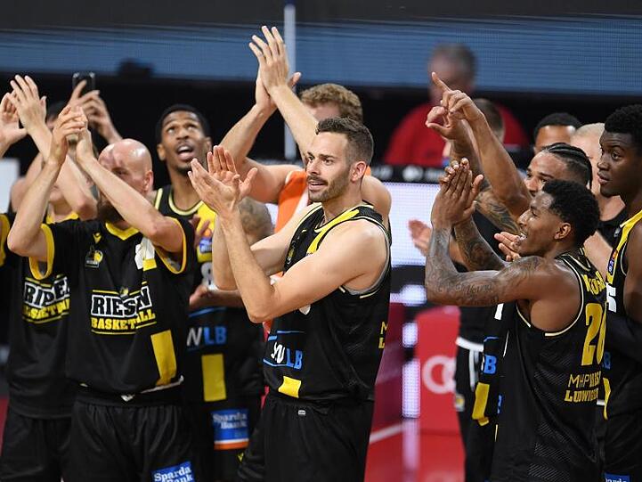 Die Basketballer aus Ludwigsburg haben das Finale beim BBL-Meisterturnier in München erreicht.