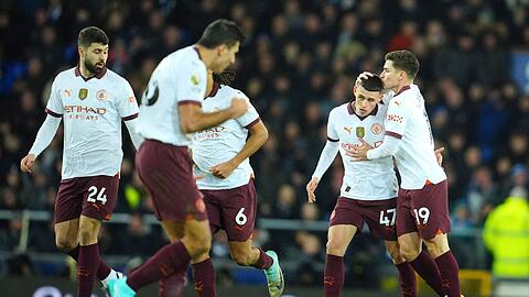 Phil Foden (2.v.r) brachte Manchester City mit seinem Tor zum 1:1 zurück ins Spiel.