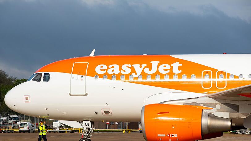 Die Fluggesellschaft Easyjet hat einen Piloten freigestellt, weil er angeblich betrunken und nackt in einer Hotelbar umherirrte. (Symbolbild)