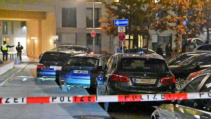 Constanze-Hallgarten-Straße in Obersendling: Bei einer Festnahme haben Beamte nach Polizeiangaben einen Verdächtigen angeschossen.