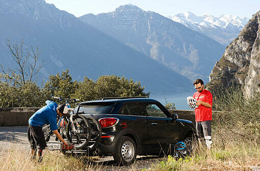 Das MTB-Team der AZ war mit dem Mini Paceman unterwegs, die Räder wurden mit dem Heckträger transportiert