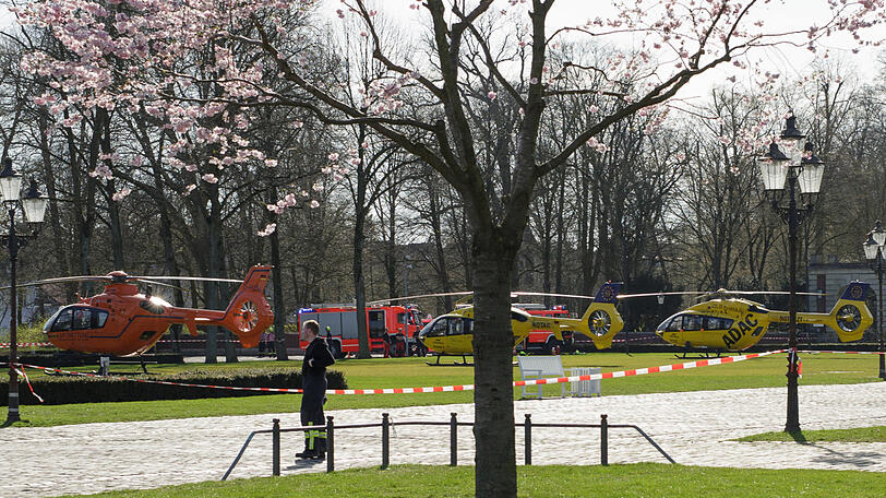 Ein Lkw ist in der Innenstadt von Münster in eine Menschenmenge gefahren. Die Bilder vom Einsatz der Polizei- und Rettungskräfte.