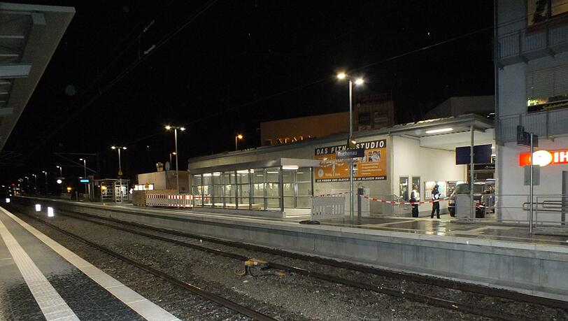 Der Polizeieinsatz am Dienstagabend am S-Bahnhalt Der Polizeieinsatz am Dienstagabend am S-Bahnhalt