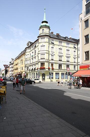 Der &bdquo;Schelling-Salon&ldquo; heute: Bekannt ist das Lokal unter anderem für seine Billard-Tische. Gegenüber liegt jetzt ein Supermarkt.
